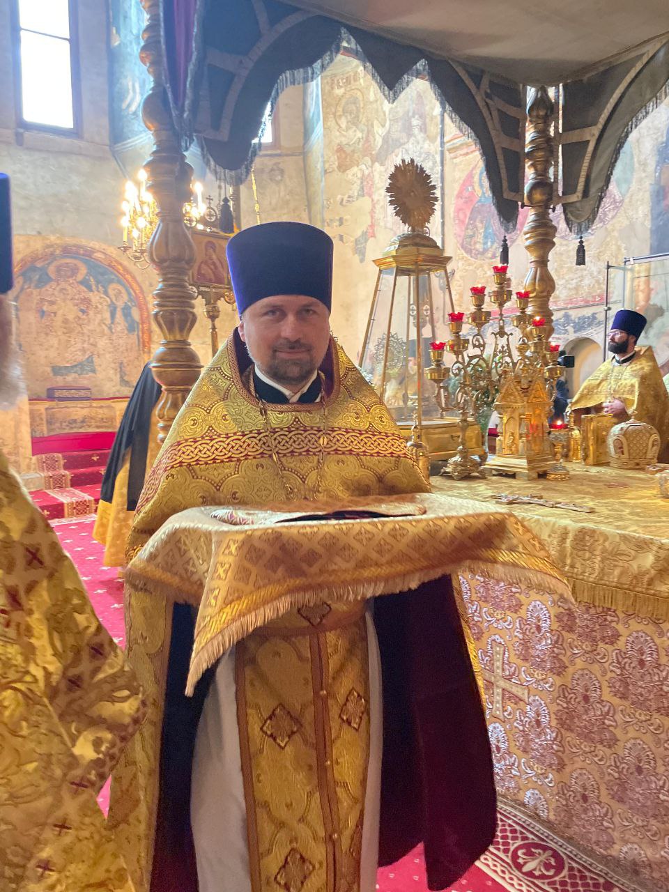 Богослужение в Успенском соборе Кремля Богослужение в Успенском соборе Кремля
